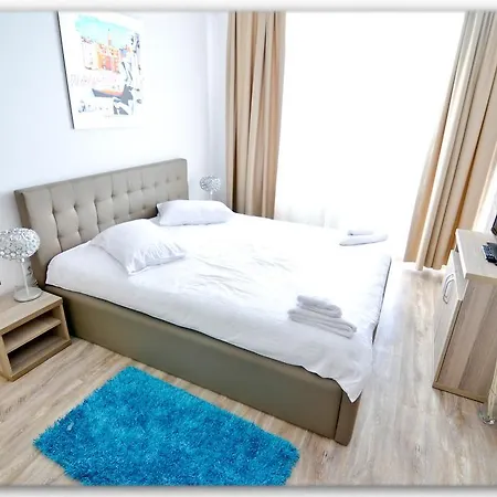 Summerland Luxury By The Sea Apartament